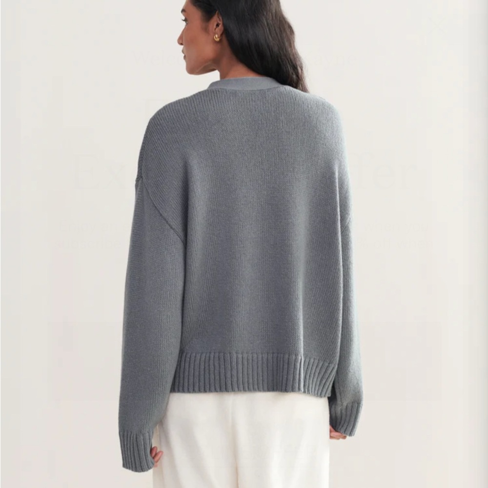 Jenni Kayne Gray V-Neck Button Front Cropped Cardigan - Picture 2 of 7